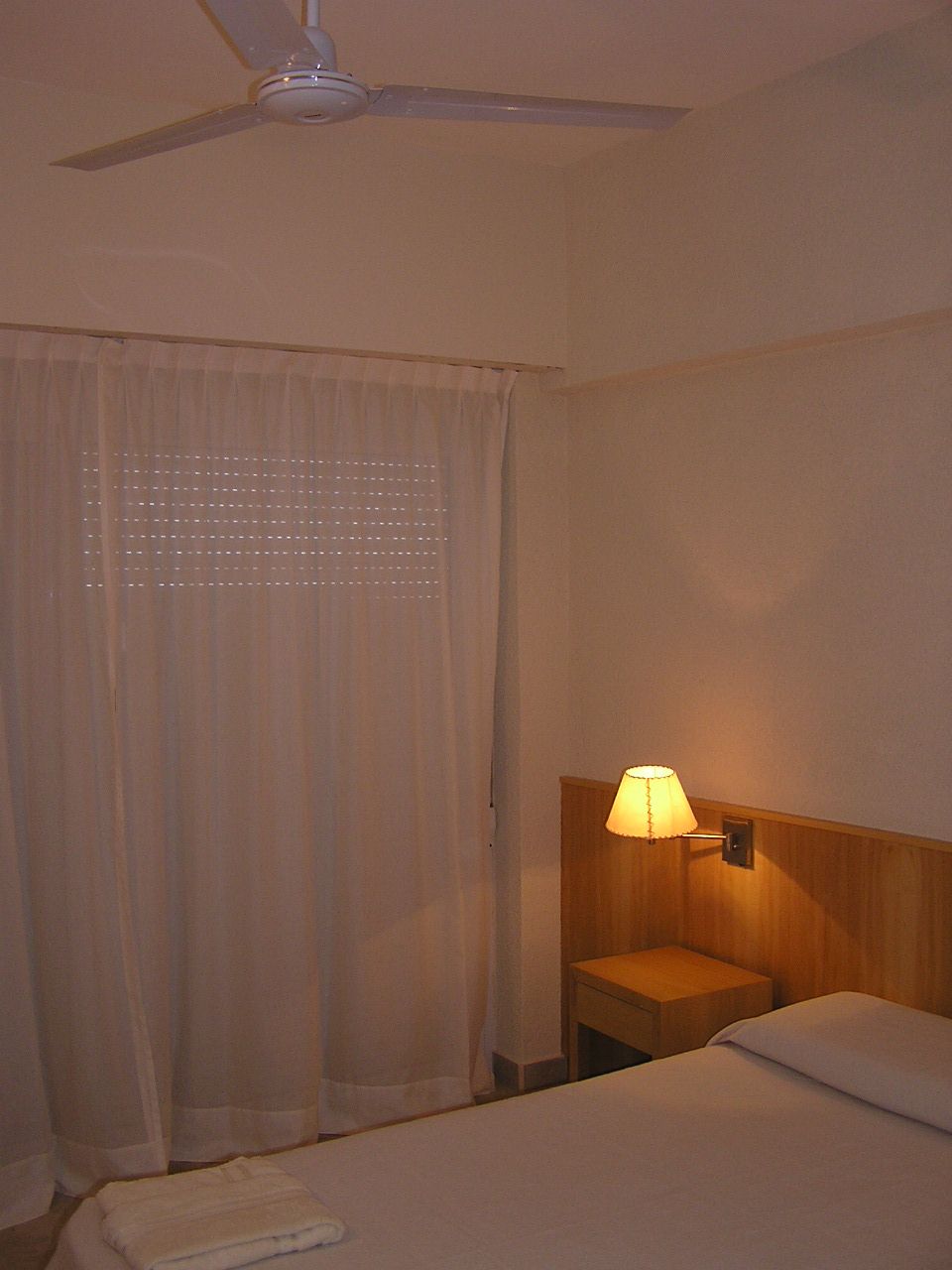 Habitación junto a la ventana