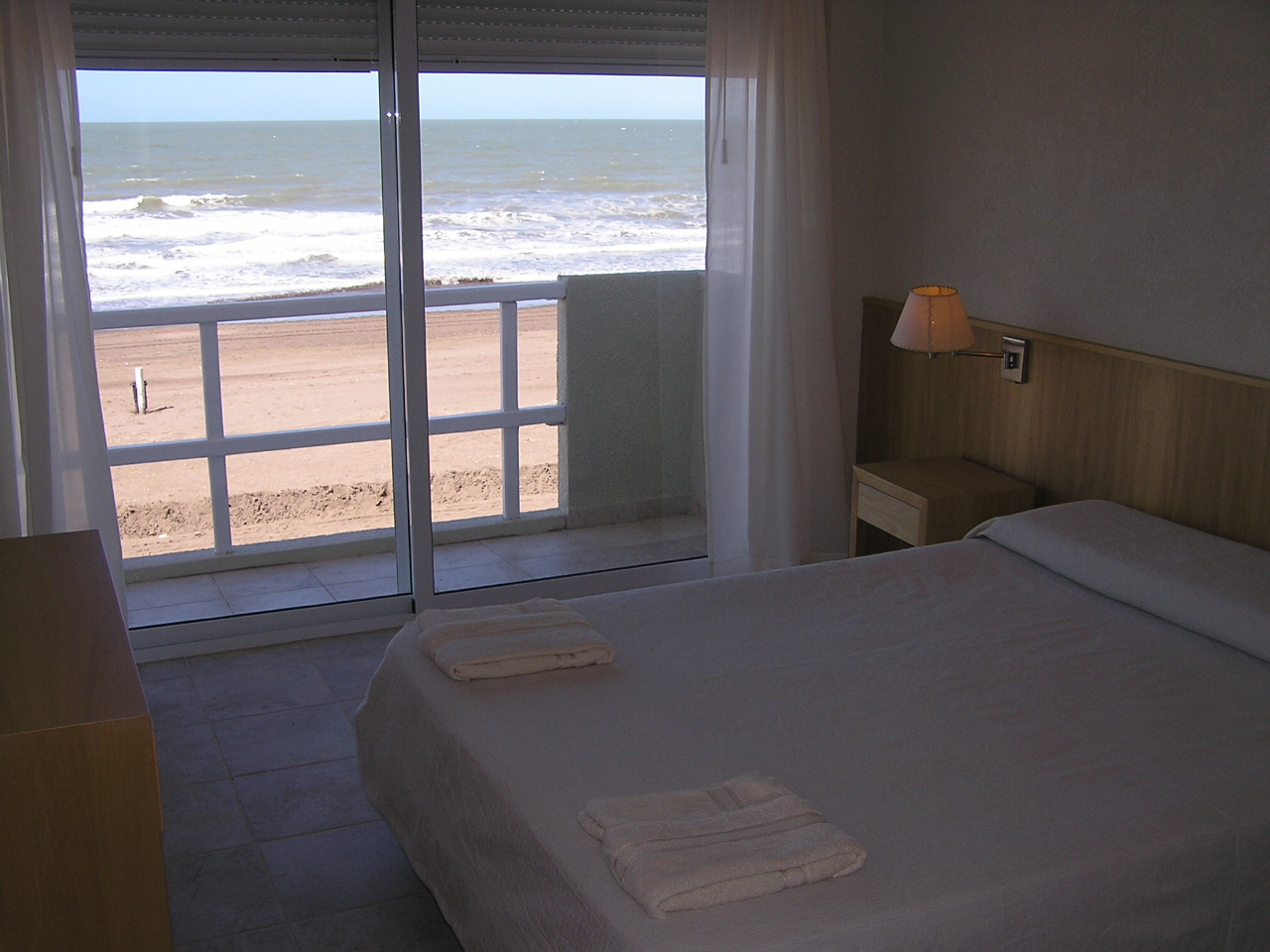 Habitación con vista al mar y balcón